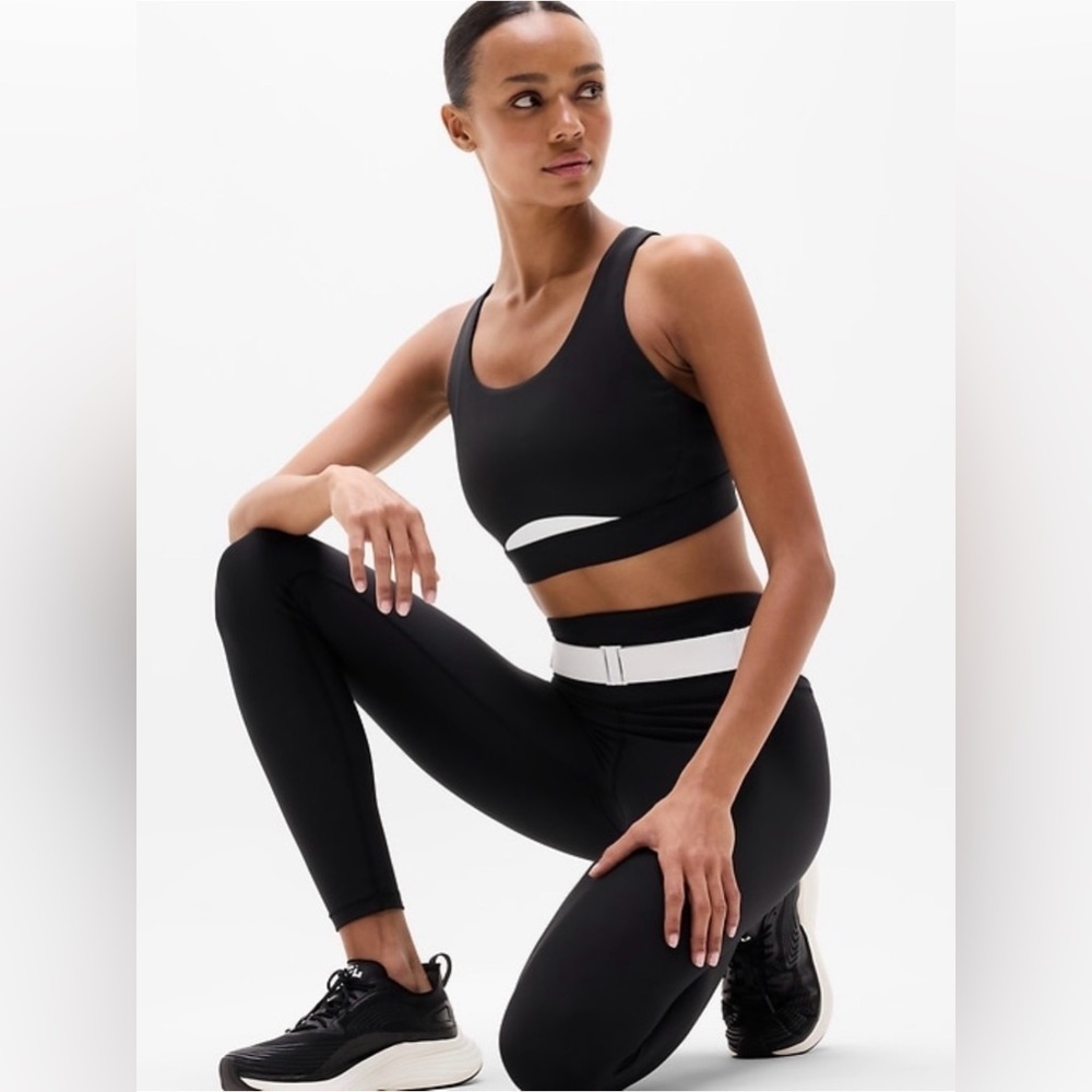 NWT Athleta Interval Colorblock Black/White Bra Size Small Best for A-C Cup